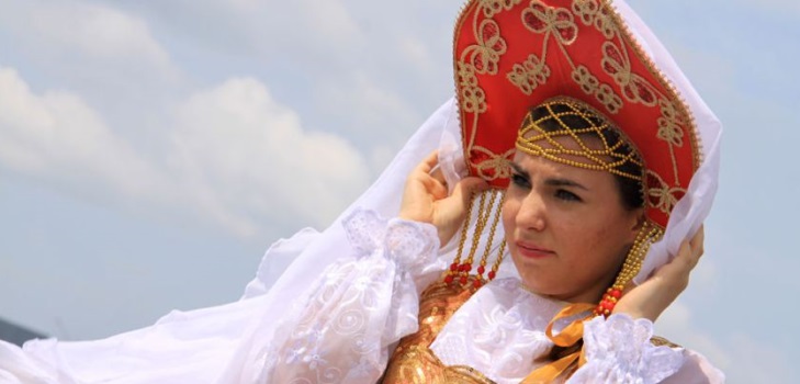 Руски кокошник од картона