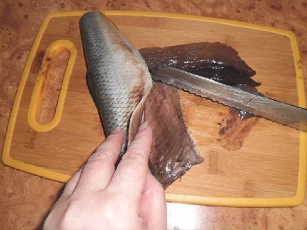 Како добро и брзо исећи харингу из костију