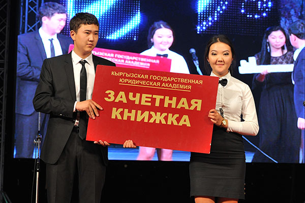 Посвећеност студентима: скрипте, такмичења, промене песама
