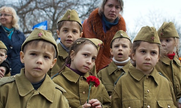 Сећамо се и поносни смо: оригиналне идеје за сценарио за Дан победе