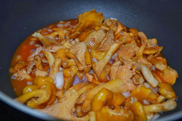 Како кухати лишће у тигању