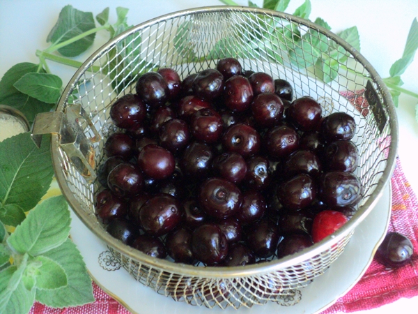 Како замрзнути вишње за зиму