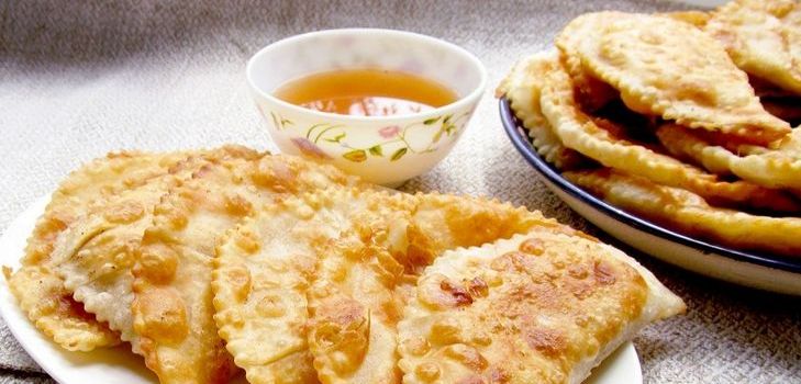 Кавкаски пите са месом - чебурек Кавкаски пите са месом - чебурек