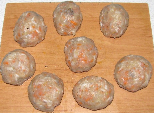 ми обликујемо лоптице